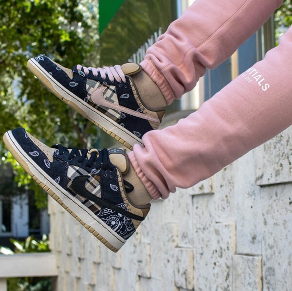 大人気コラボ！【ナイキ トラヴィス 偽物】 DUNK LOW×TRAVIS SCOTT コラボ入手困難トラビス ダンク ロー CT5053-001